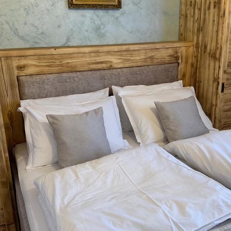 فندق La Coltul Castelului Bran Boutique المظهر الخارجي الصورة